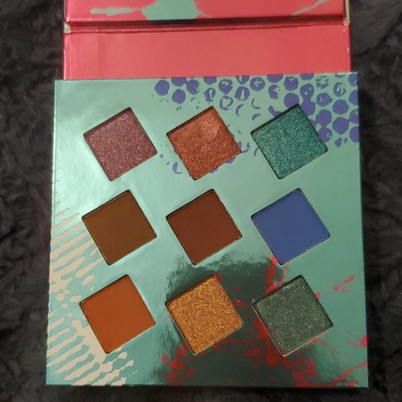 Living in color pallet - Picture 2 of 5